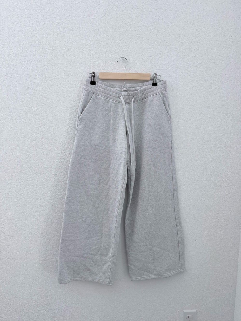 Hollister- High Rise Wide Leg Grey Sweatpants- S Long